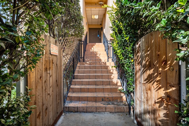 Entrance - 14655 Vanowen St