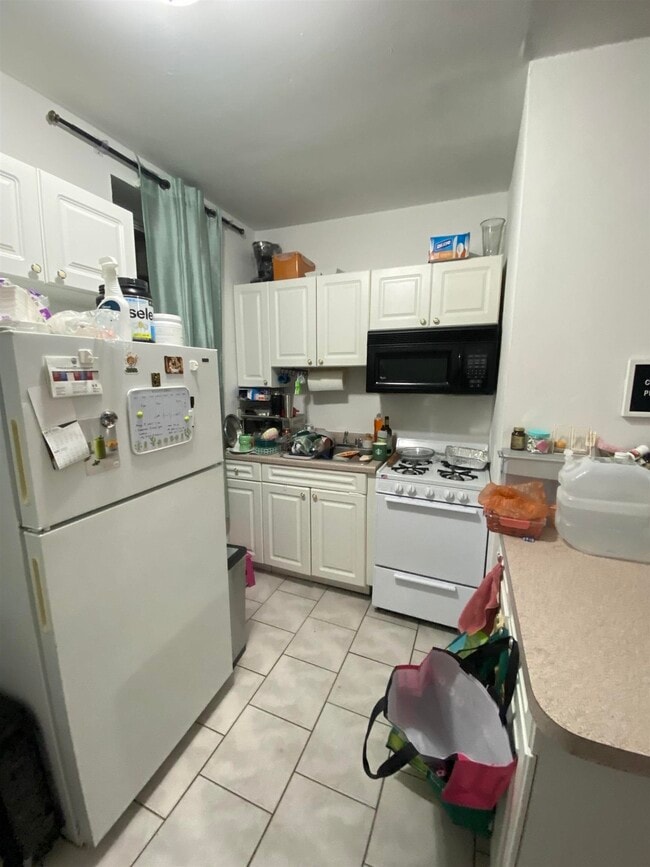 Building Photo - 118 Adams St