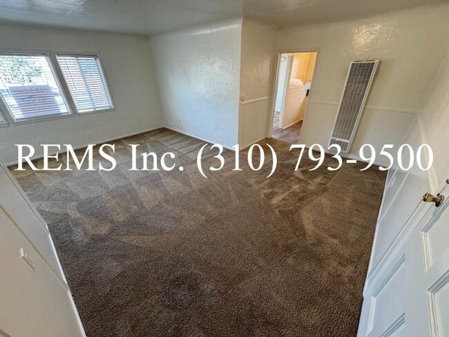 Foto del edificio - Refurbished Upstairs Apartment w/ Parking