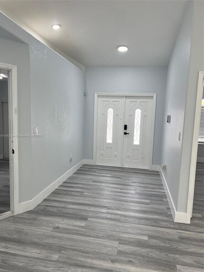 Foto del edificio - 10057 NW 127th St