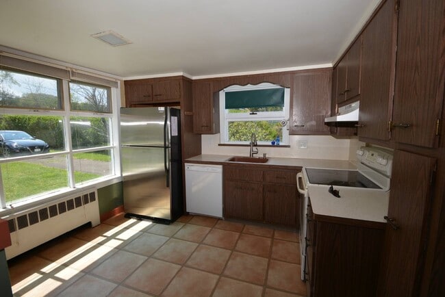 Building Photo - 99 Bayview Ave