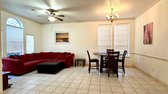 Foto del edificio - 6918 Springcrest Ct