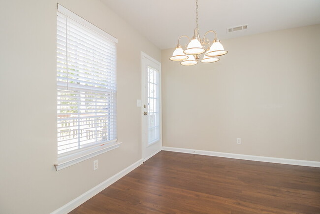 Building Photo - 702 Holland Ridge Dr