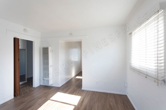 Building Photo - *OPEN HOUSE: 8/30 1:30-2:30PM* 1 BR Cottag...