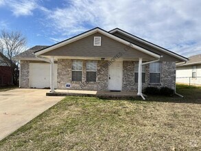 Building Photo - 1929 Creekridge Dr