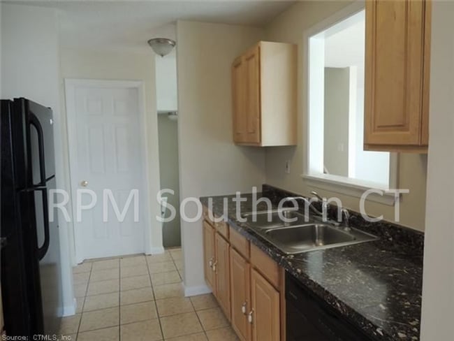 Building Photo - Sunny Townhouse Style in East Rock