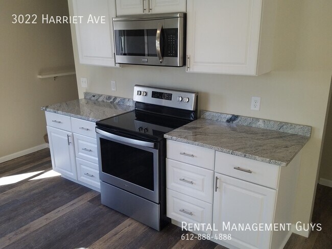 Foto del edificio - Beautiful 3 Bedroom! 2 Car Garage, Updated...