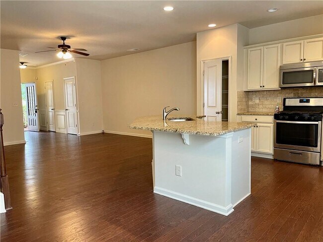 Building Photo - 2660 Maple Leaf Terrace