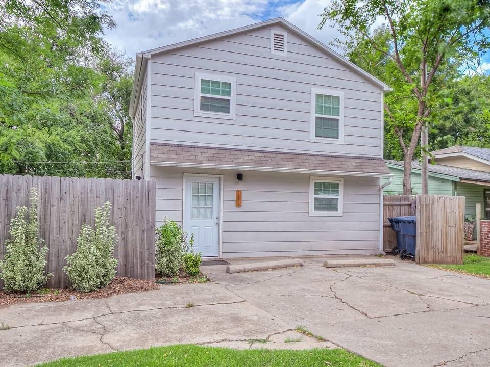 Primary Photo - 1129 N Douglas Ave