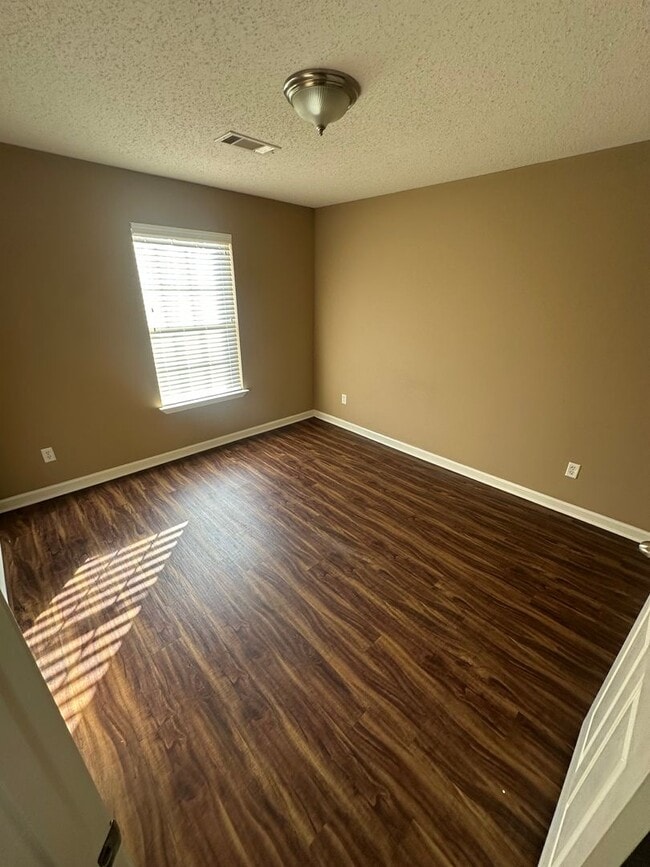 Building Photo - 105 Willow Point Dr