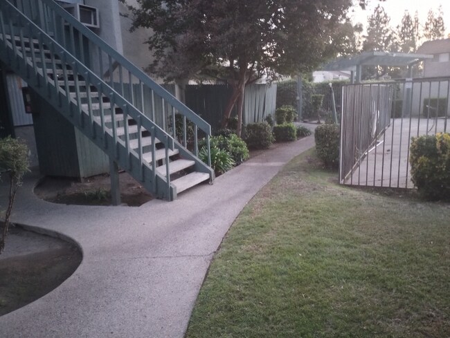 Foto del edificio - 5001 Hunter Ave