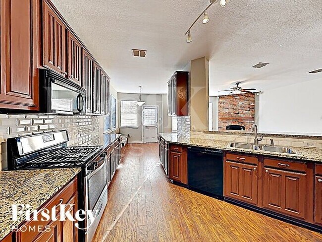 Foto del edificio - 1425 Riverside Rd
