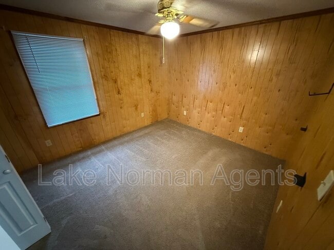 Foto del edificio - 4683 Grassy Creek Rd