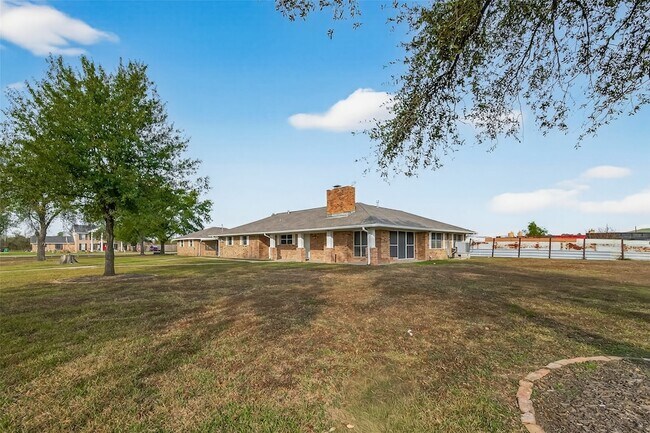 Foto del edificio - 10645 Oak Brook Dr