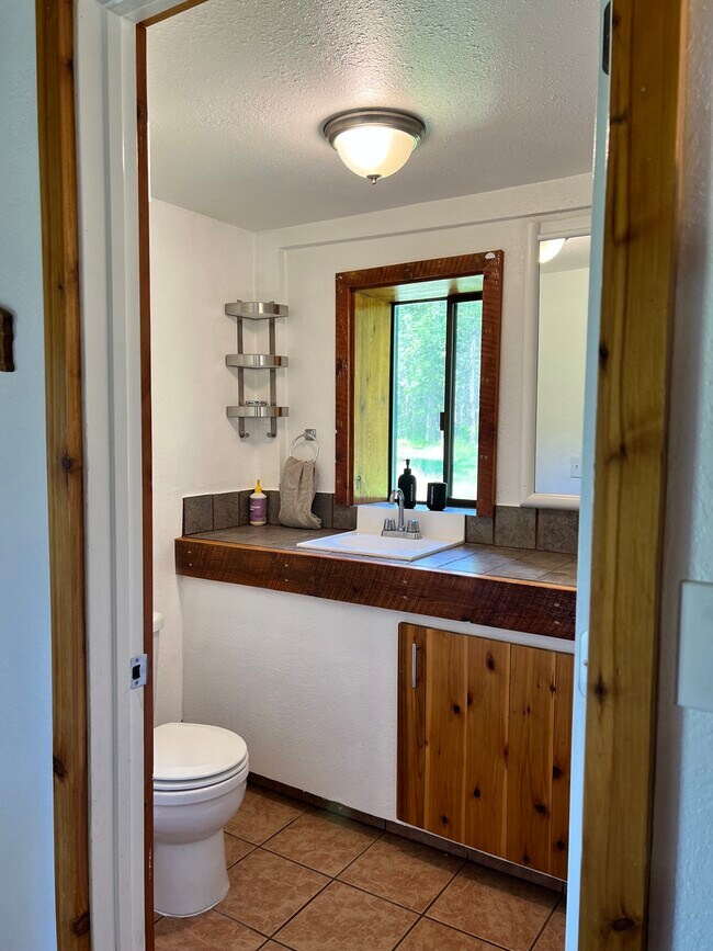 Building Photo - 260 Rustic Ln