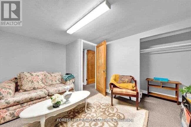 Building Photo - 996 Bayview Ave