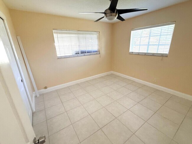 Foto del edificio - 551 SE 15th St