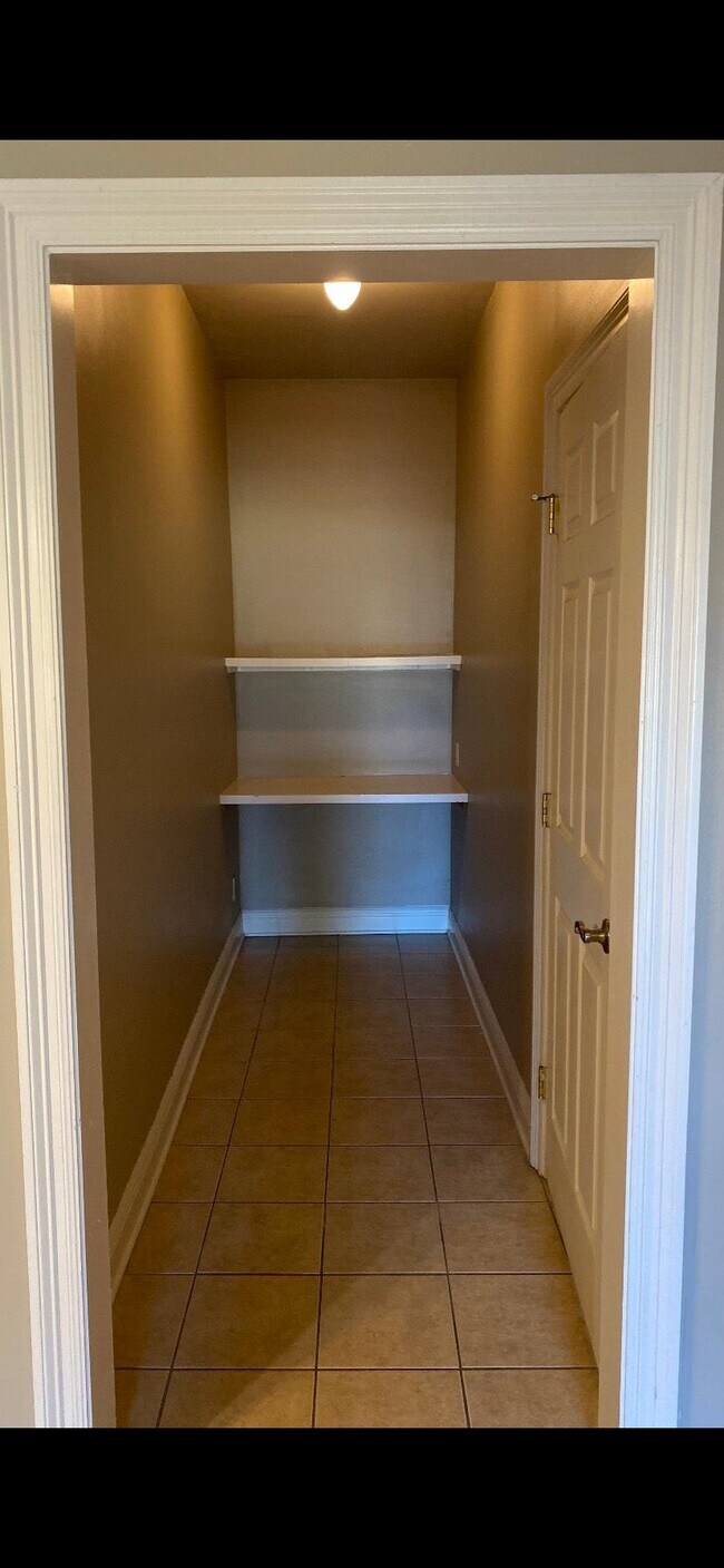 Foto del edificio - 212 Rivercrest Ave