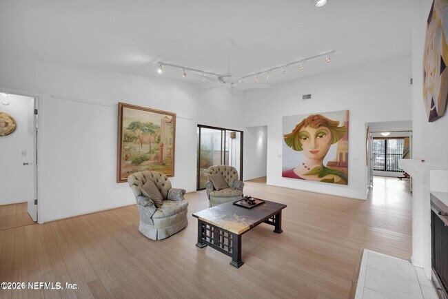 Foto del edificio - 2437 Burgundy Ct