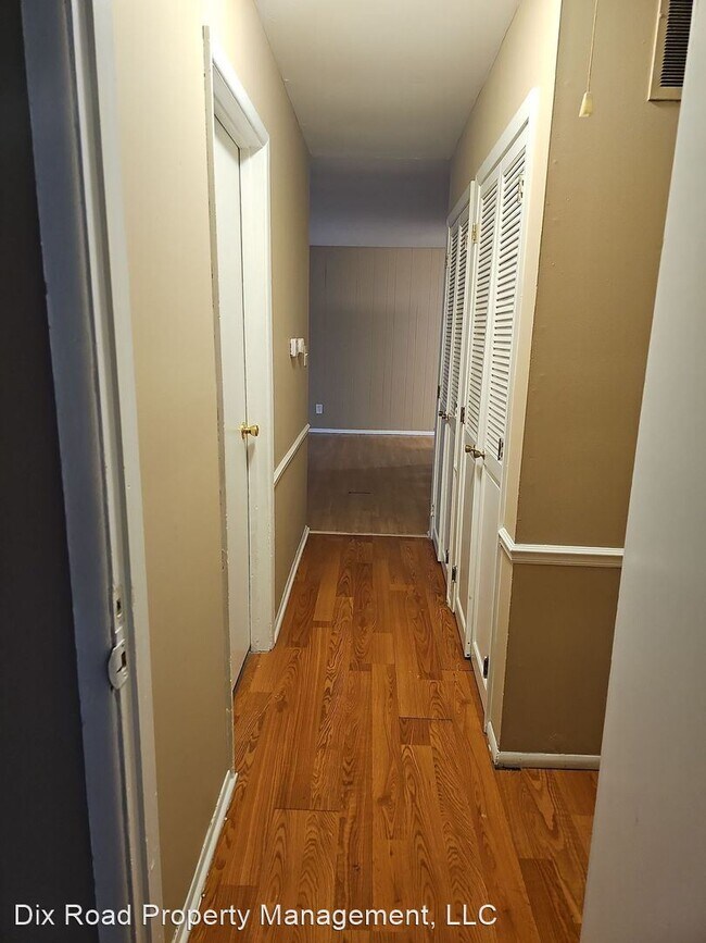 Building Photo - 3 br, 1.5 bath House - 6549 Canastota Drive,
