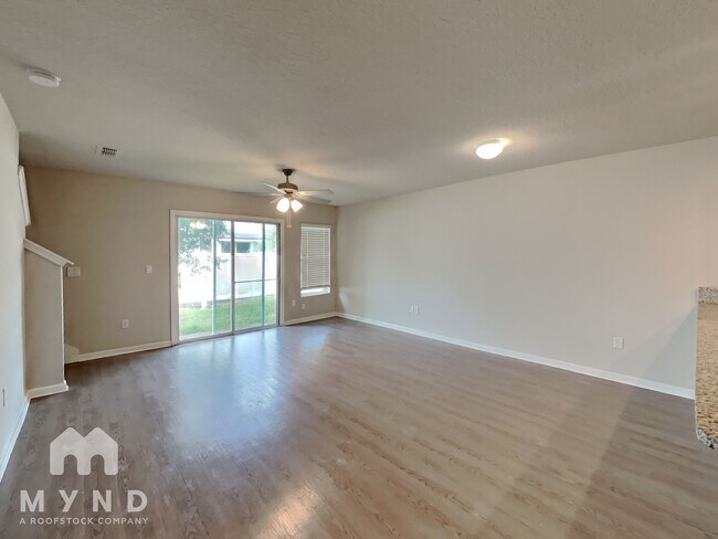 Foto del edificio - 12729 Camden Rd