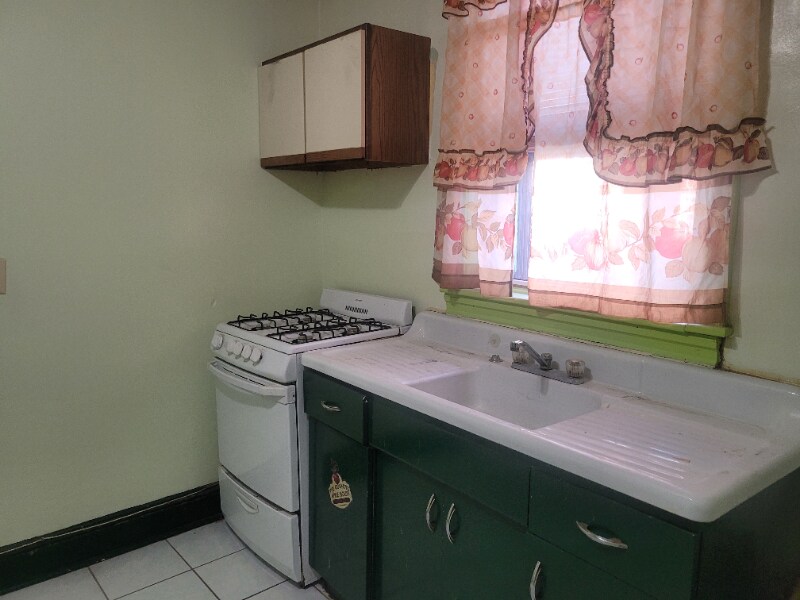 6208 Lansdowne Ave Unit 1, Philadelphia, PA 19151 Room for Rent in