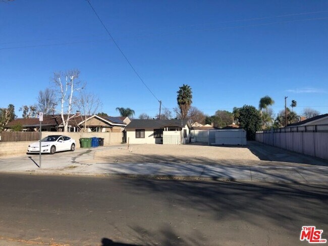 Foto del edificio - 7054 Ranchito Ave