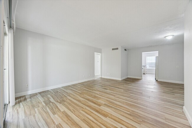 Building Photo - 7600 Burgoyne Dr.