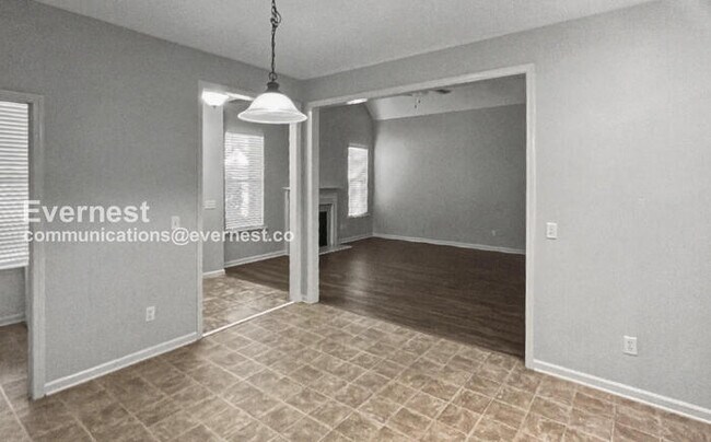 Foto del edificio - 3 Bed/2 Bath Home with Garage / Pet-Friendly / Available Now!