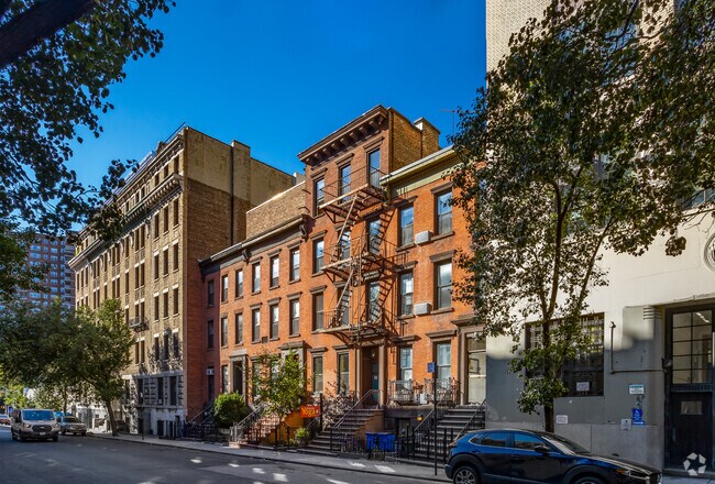 Building Photo - 241 W 24th St
