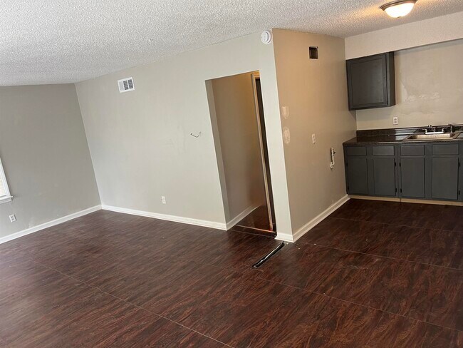 Foto del edificio - 318 Red Oak St