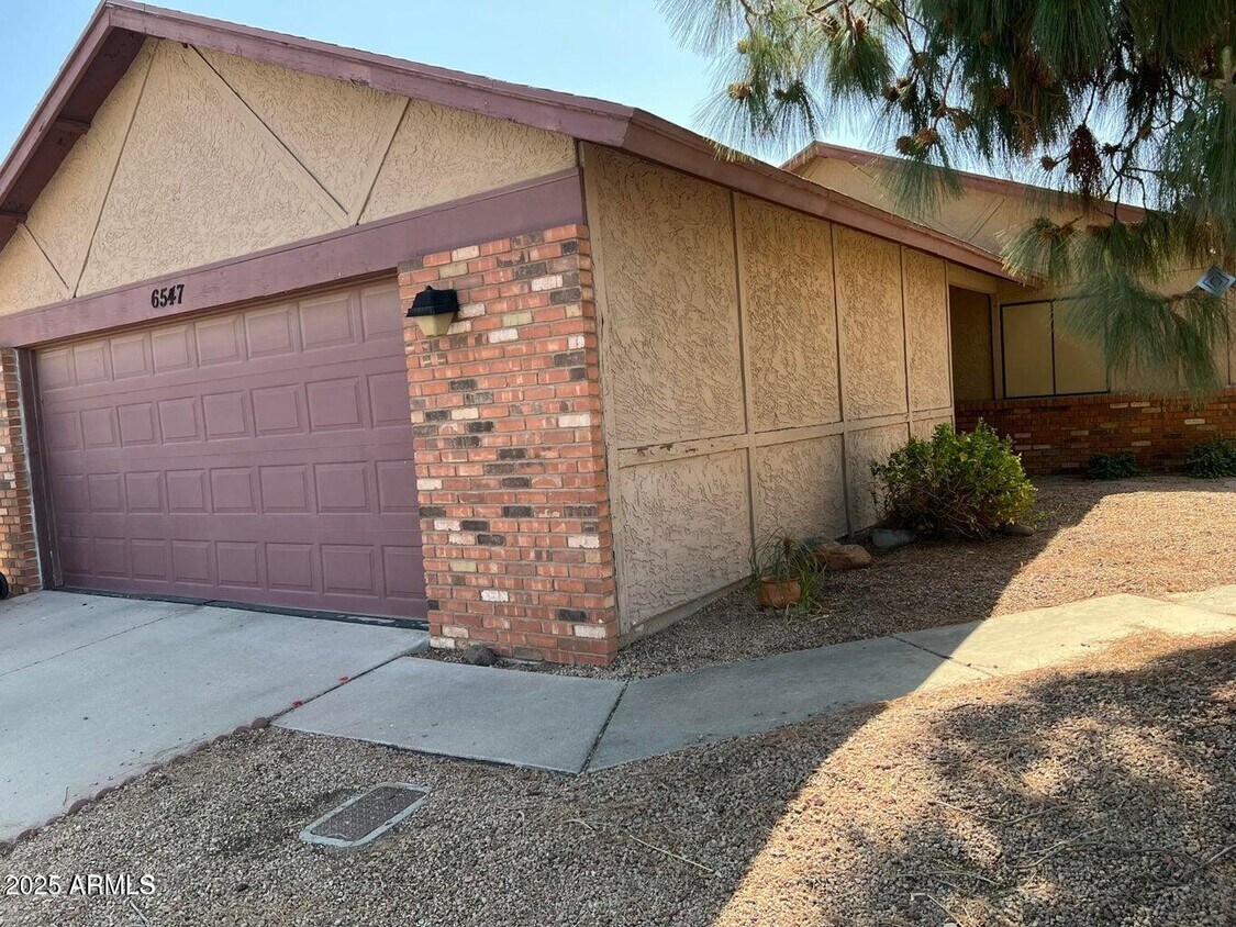 Foto principal - 6547 W Poinsettia Dr