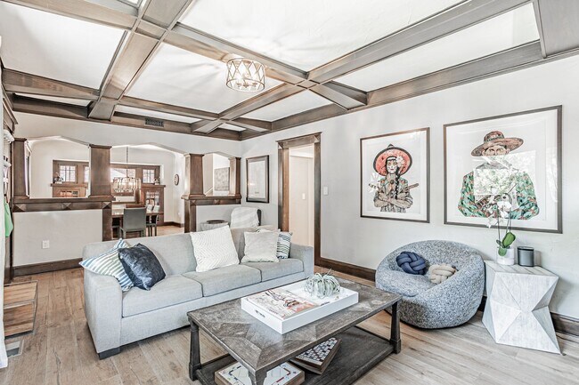 Foto del edificio - LUX 5BD, 4BA Park Hill Home with Finished ...
