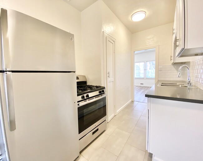 Building Photo - 840 N Alta Vista Blvd