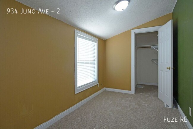 Foto del edificio - 934 Juno Ave