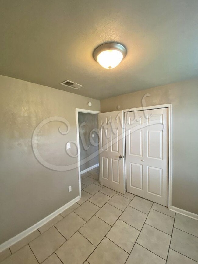 Foto del edificio - AVAILABLE SOON!