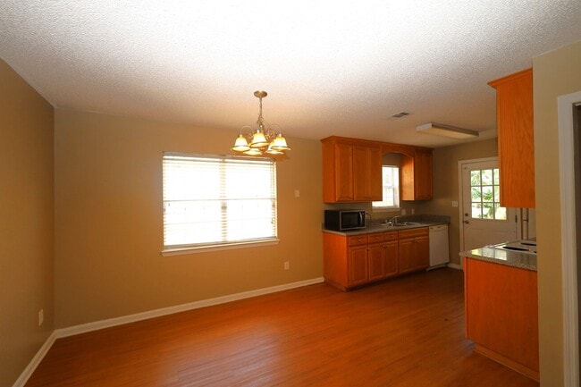 Building Photo - 1540 Woodard St