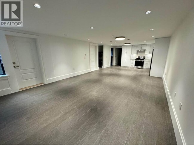 Building Photo - 947 Forest Hills Dr