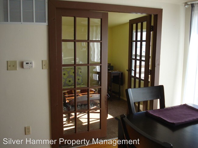 Building Photo - 2 br, 1 bath House - 8245 A Lake Shore Dr