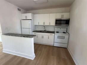 Building Photo - 1021 NW 5th St