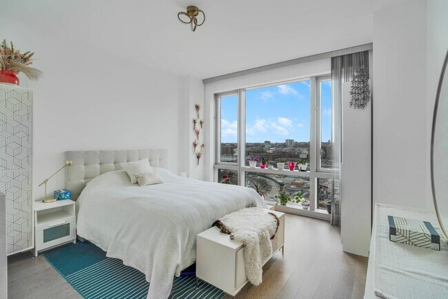 Foto del edificio - 75 Park Ln S