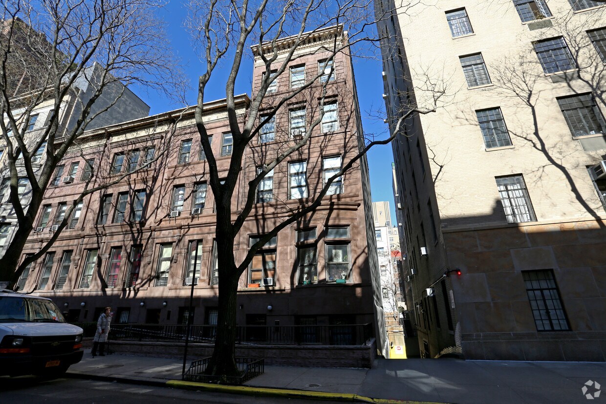 Building Photo - 15 W 90th St