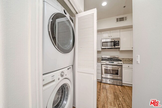 Foto del edificio - 2311 Schader Dr