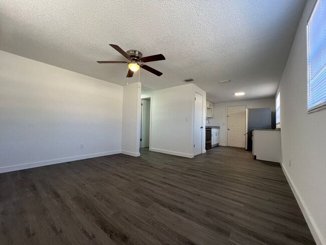 Foto del edificio - 9321 Goldenrod Rd