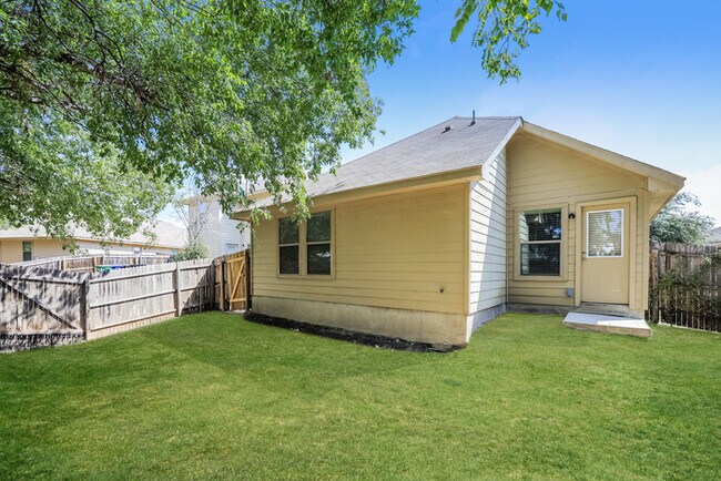 Foto del edificio - 5607 Degan Way