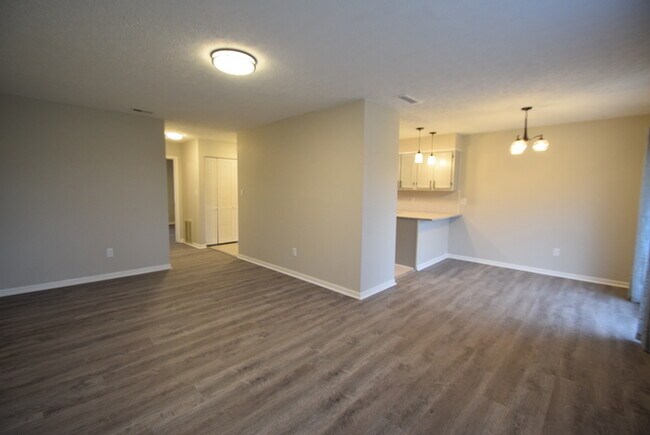 Building Photo - Northdale Lake 1BD/1BA w/ Great Views