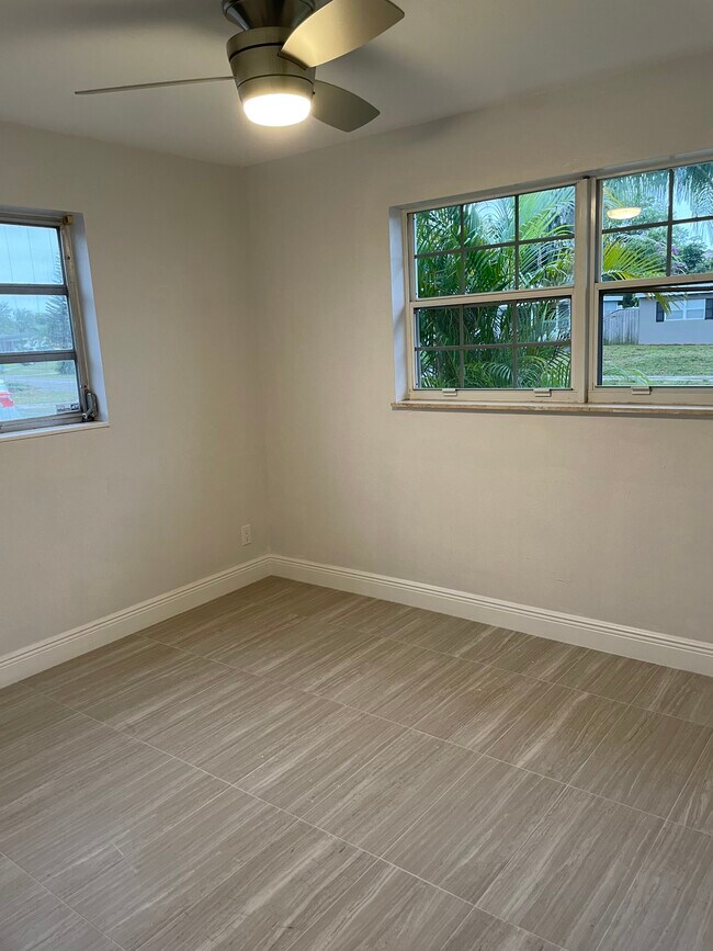 Building Photo - 3603 Everglades Rd