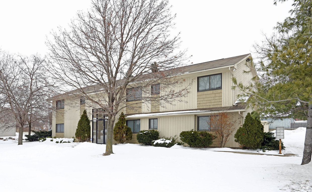 Primary Photo - 700 Joslyn Ave