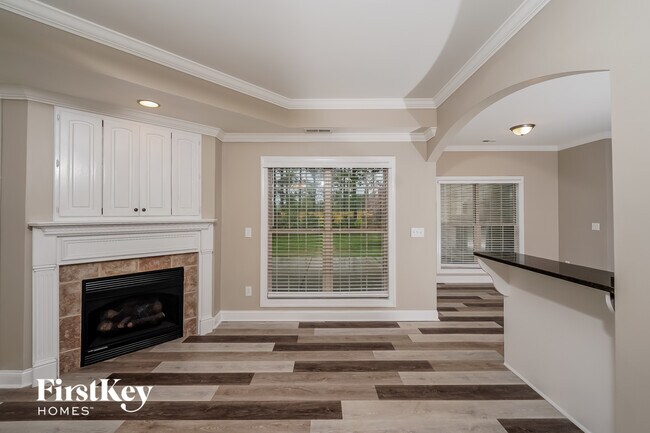 Foto del edificio - 145 Pine Ct