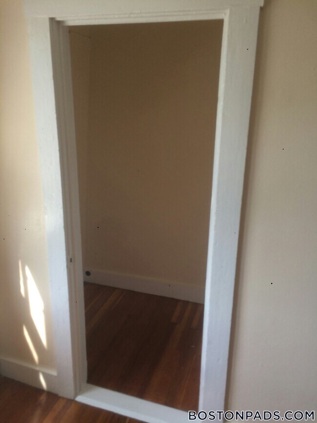 Building Photo - 193 Mt Auburn St